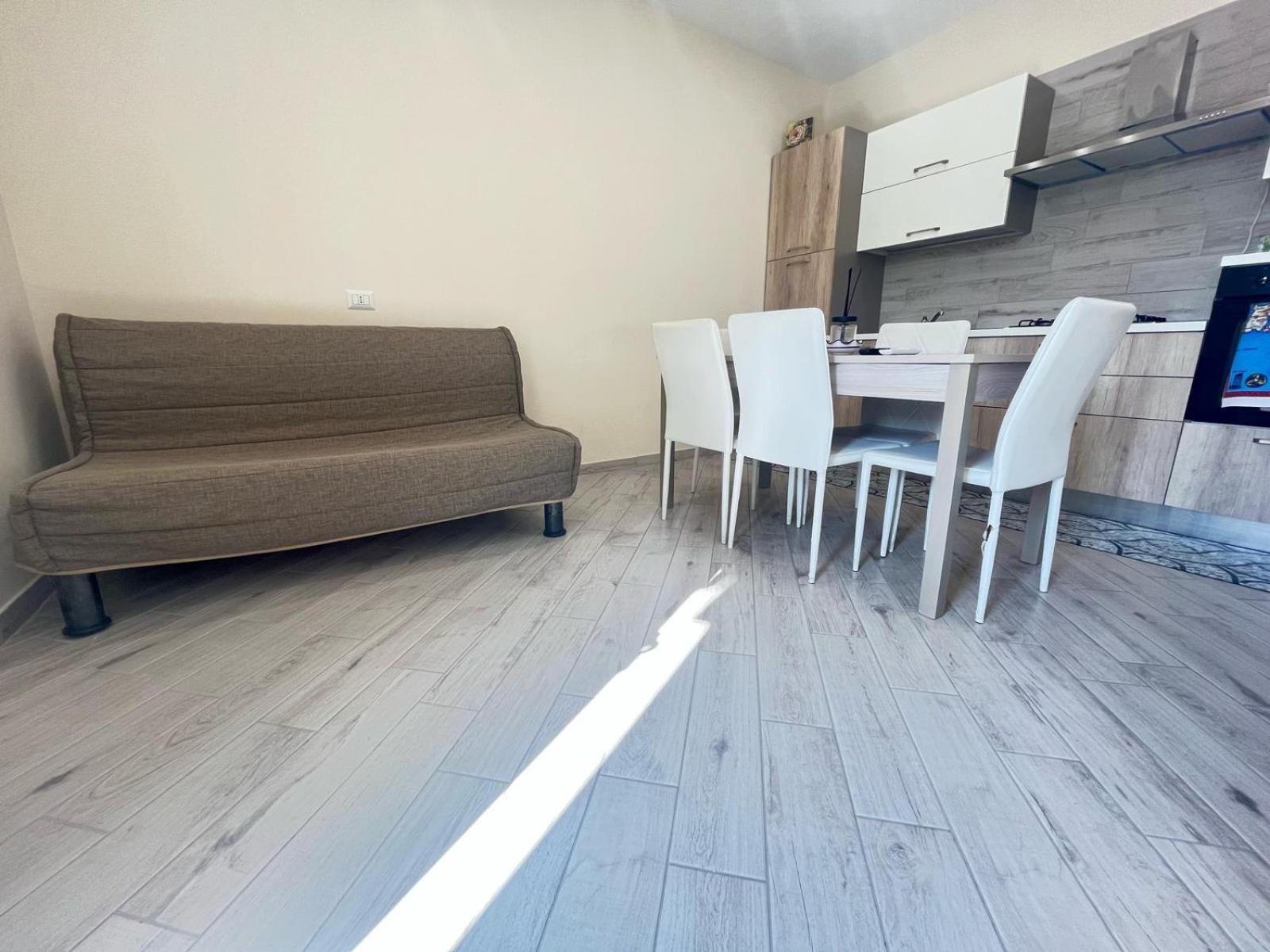 The Brilliant Sisters Apartamento